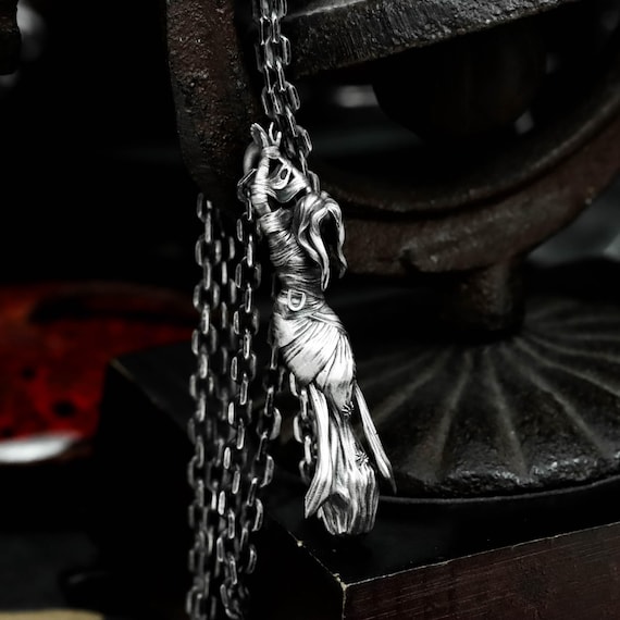 銀の鞭　オークション 吊られた女 925 シルバーペンダント：ゴシックホラー アンデッド