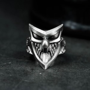 Sinister Joker S925 Silver Ring - Twisted Circus Clown with Creepy Grin and Playing Card Motif - Gothic Jester of Chaos and Madness