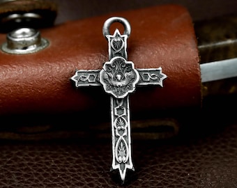 Ciondolo a forma di croce con angelo alato: collana gotica in argento 925