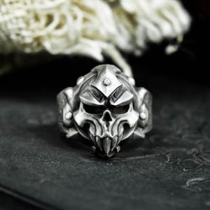 Scharfzahniger Schädel 925 Silber Ring - Gepanzerter Skelett Soldaten Silber Ring - Böser Schädel Handgefertigter Silberring Männer Geschenk