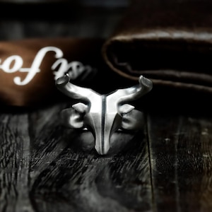 Anillo de plata 925 con tótem de cabeza de toro: anillo de plata con forma de toro para sacrificio ritual tribal: anillo personalizado único hecho a mano para hombre