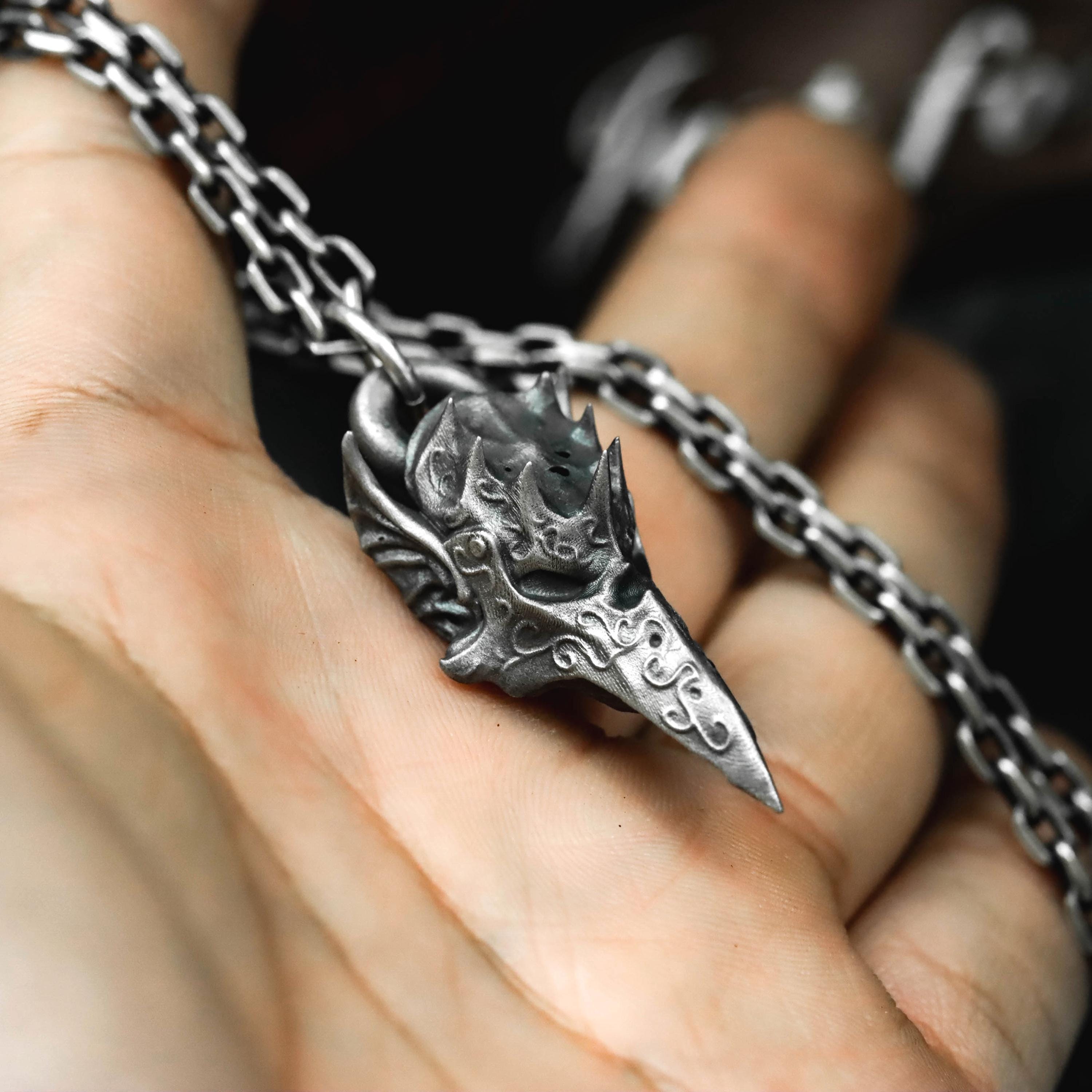 レイヴンスカル 925 シルバーペンダントネックレス：ゴシック