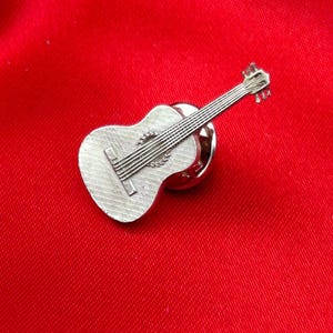 925 Sterling Silver Classic Guitar  Badge / Brooch / Pin | Silver Gift for Musicians - Music Lovers | Christmas Gift Valentine&#39;s Day Gift