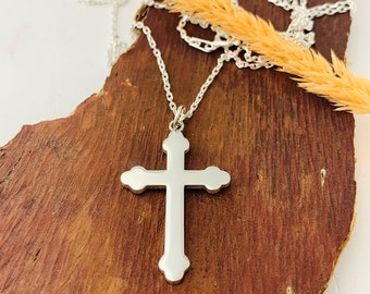 Collier et pendentif croix en argent