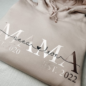 Personalisierter MAMA Hoodie MOM Sweater mit Kindernamen & Geburtsjahr Geschenk Geburt, werdende Mütter, Babyparty, Muttertag Bild 1