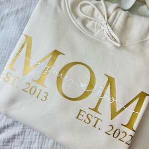 Personalisierter MAMA Hoodie MOM Sweater mit Kindernamen & Geburtsjahr Geschenk Geburt, werdende Mütter, Babyparty, Muttertag Bild 2