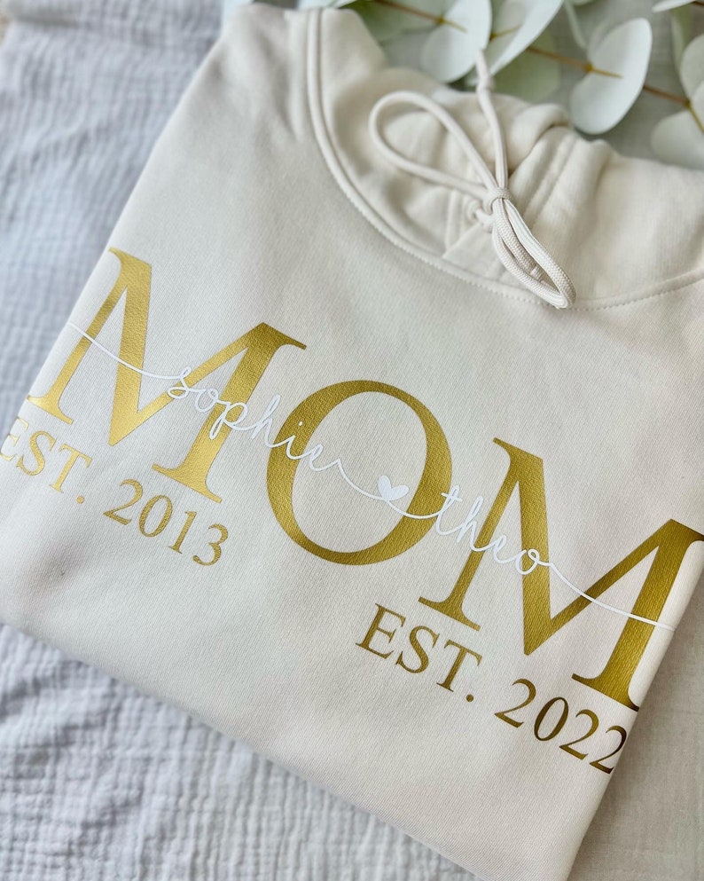 Personalisierter MAMA Hoodie MOM Sweater mit Kindernamen & Geburtsjahr Geschenk Geburt, werdende Mütter, Babyparty, Muttertag Bild 2