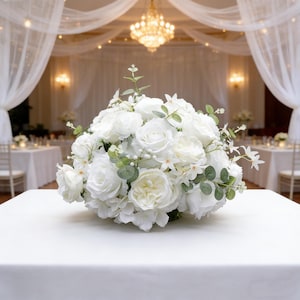 Elegante ramo blanco de flores artificiales, centro de mesa, decoración floral para bodas, arreglos florales.