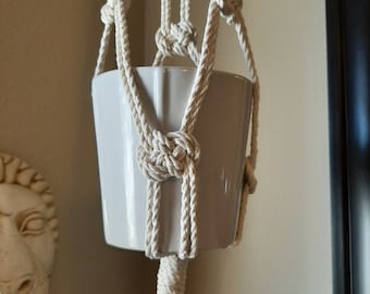 Macrame plant hanger