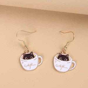 Cat Detail Cup Drop Earrings