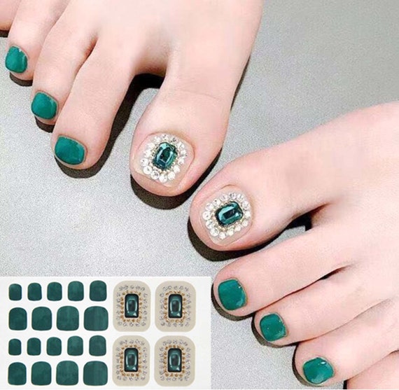 50 Trendy Pedicure Designs To Dress Up Your Toe Nails : Jewel Encrusted +  Emerald Green Toe Nails 1 - Fab Mood