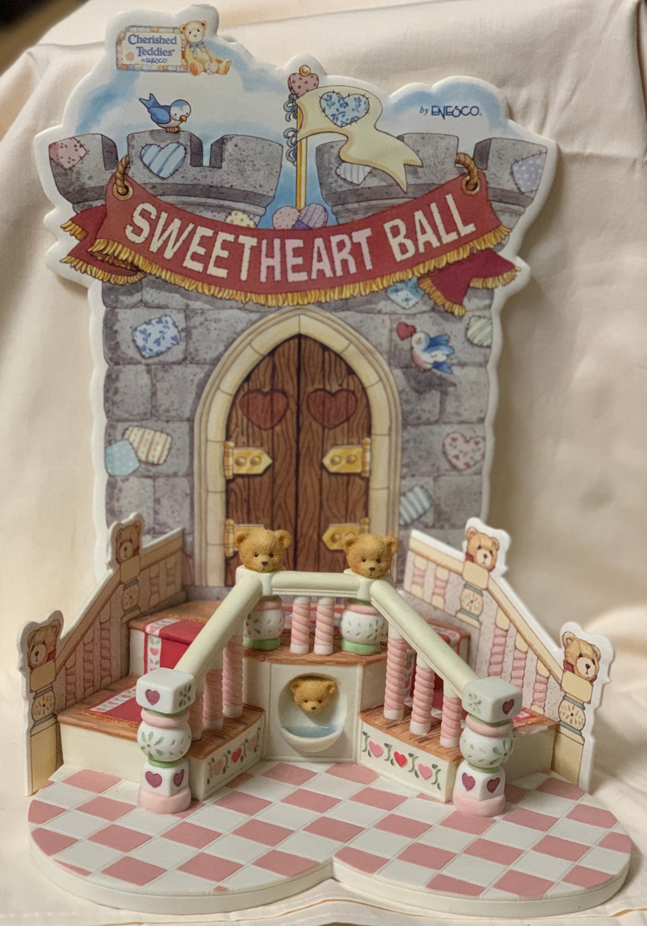 Cherished Teddies Sweetheart Ball Displayer Stand CRT096 Cherished Teddies Sweetheart Ball Displayer Stand CRT096