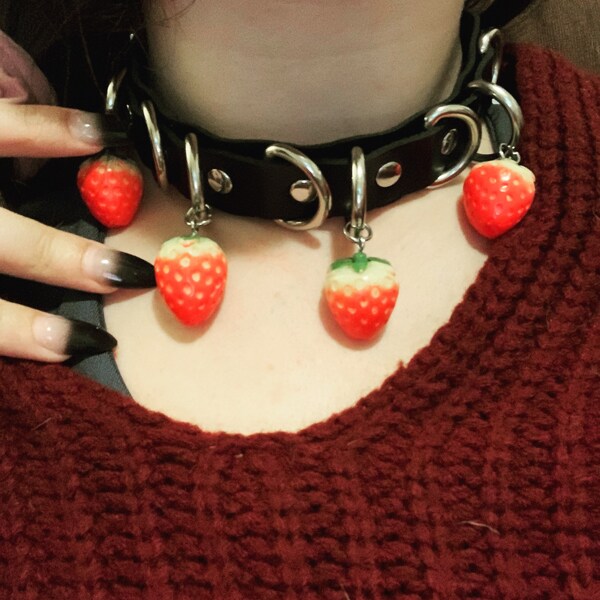 Strawberry choker