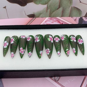 Fake Nails | Glue On Nails | Press On Nails | Coffin Nails | Hand Painted Nails | Neutral Fake Nails- A80