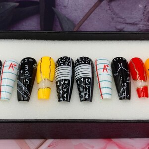 Uñas postizas coloridas para la vuelta al cole: uñas largas de ataúd - A117