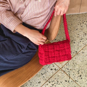 DIY crochet bag pattern - Biscuit Cassette Bag