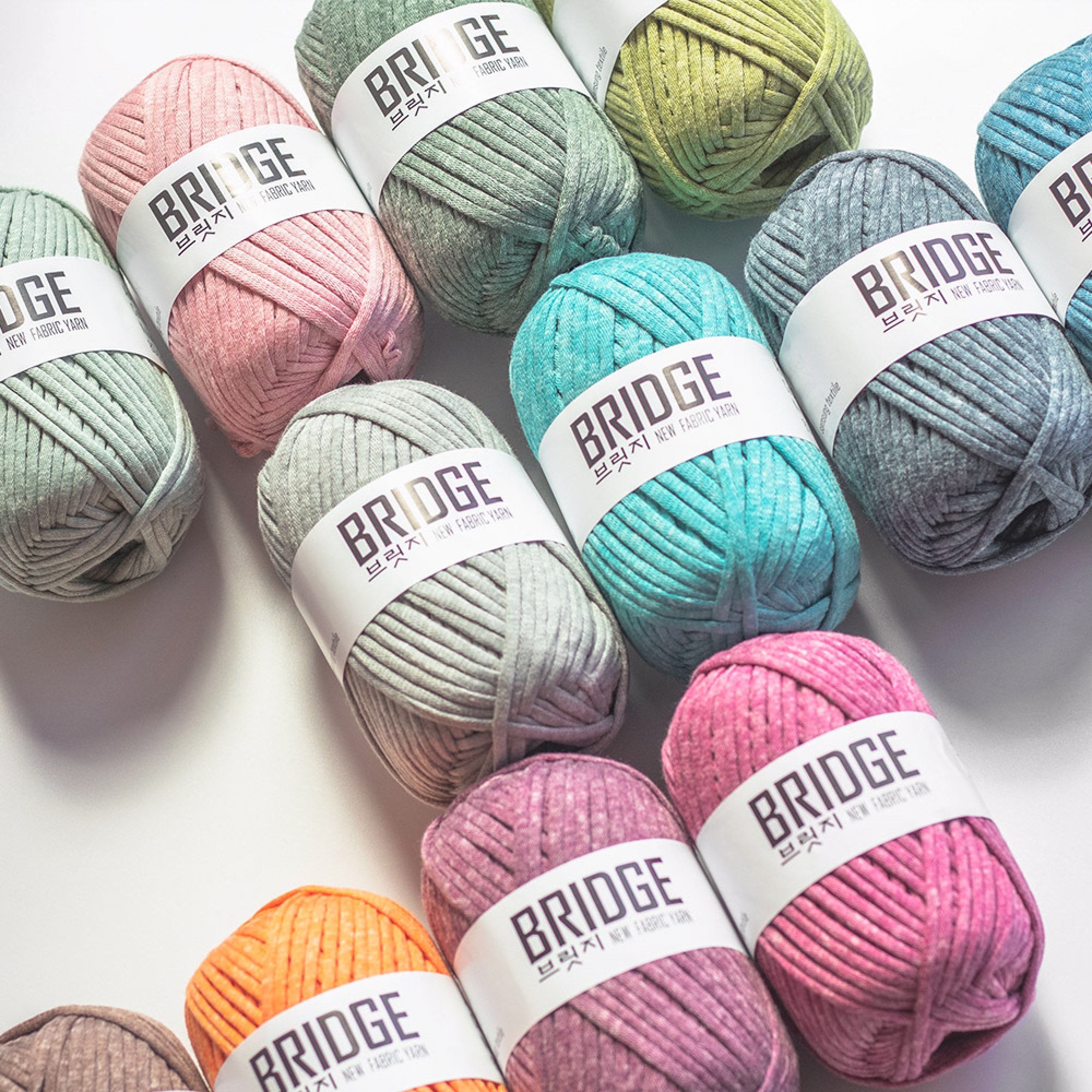 Muse Yarn: Crochet, Knitting and More. Polyester Yarn Perfect for Bags,  Hats, Rugs and Pet Cushions, High Quality, 100% Polyester, 30 Colors 