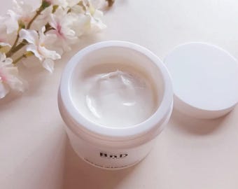 BnD Neck Firming Cream: Aufhellende, glättende und feuchtigkeitsspendende Halspflege