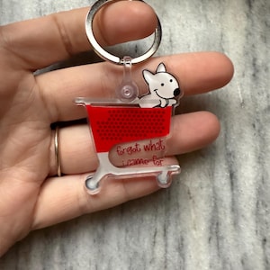 目的を忘れた赤いショッピングカートキーホルダー