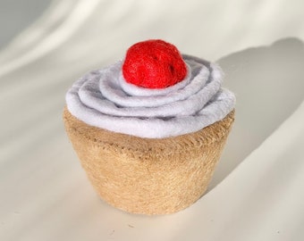 1 Vanilla Muffin with Raspberry / Felt Cupcake / Pretend play toy