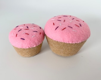 1 Vanilla Muffin with Sprinkles / Felt Cupcake / Pretend play toy