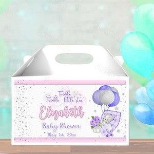 Etichetta per scatola a timpano con orsetto Adesivo per regalo per baby shower Etichetta per regalo per neonato Genere per neonato Etichetta per dolcetto Aspettiamo con ansia Orsetto viola Palloncini rosa Ortensia