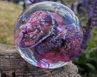 Peso de papel de vidro memorial para animais de estimação, com mistura de cores de nebulosa galáctica • Lembrança para perda de animal de estimação • roxo e rosa • peso de papel para cremação