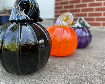NEW!! Set of 3 hand blown glass pumpkins. Glassart Fall decor Halloween decorations Bluebirdglassblowing