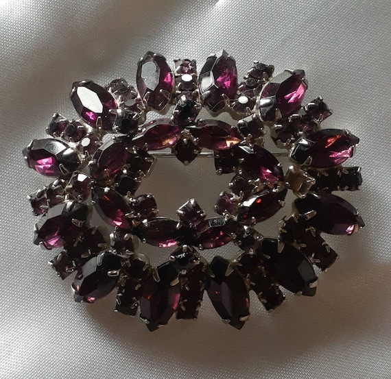 Vintage oval brooch purple - Gem