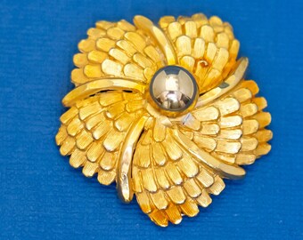 Vintage Art Nouveau Star Flower Gold Tone Clip by Lieba - D40