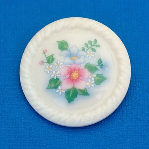 Vintage Avon Floral Brooch in Ceramic - D23