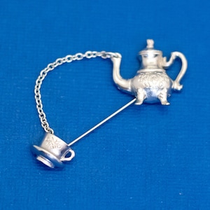 Vintage Stick Pin, Kettle Stick Pin, Tea Party Stick Pin, Chain Link Stick Pin, Silver Tone Stick Pin, Made by Avon - D17