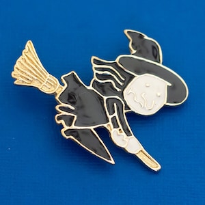 Vintage Flying Old Witch Brooch - D29