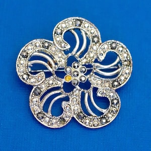 Vintage Brooch, Flower Brooch, Intricate Floral Brooch, Rhinestone Brooch Diamond Brooch, Silver Tone Brooch - D13