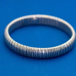 7 inch, Vintage Bangle, Silver Tone Bangle, Edwardian Bangle, Modern Bangle, Elegant Bangle, Made by Avon - D38