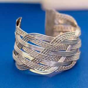 7 inch, Vintage Crisscross Patterned Silver Tone Cuff Bracelet - DX9