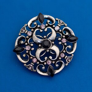 Vintage Celtic Circle Brooch - D29