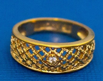 Size 7, Vintage Ring, Gold Tone Ring, Crisscross Ring, Knot Cross Ring, Victorian Ring, Made by Avon - D37