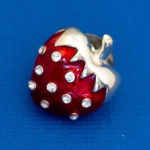 Vintage Pin, Strawberry Pin, Dainty Pin, Fruit Pin, Berry Pin, Silver Tone Pin, Delicious Pin, Made by Avon - D16
