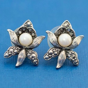 Edwardian Style Earrings, Edwardian Earrings, Vintage Earrings, Silver Flower Earrings, Elegant Earrings, Avon Earrings, Cute Earrings, D22