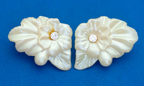 Vintage Clip On Earrings, Angelic Flower Earrings… - image 2