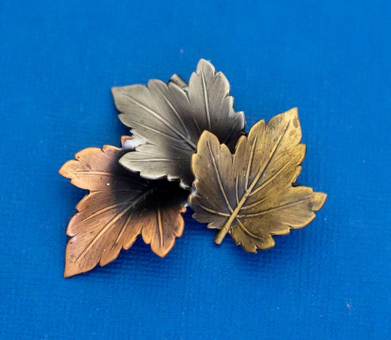 SENFAI Antique Three-Color Maple Leaf Brooch Pin For Women - Alloy With Crystal, Gift Box Included