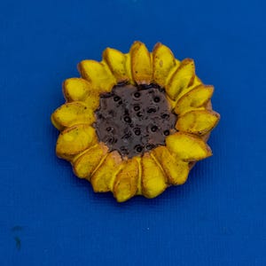 Vintage Sunflower Pretty Flower Brooch - D45