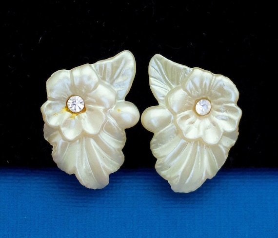 Vintage Clip On Earrings, Angelic Flower Earrings… - image 1