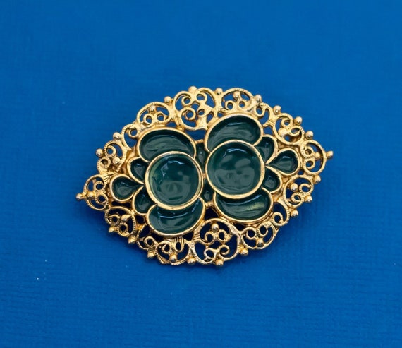 Vintage Royal Renaissance Brooch - D29 - image 1