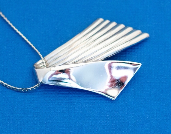 18 Inch Crown Trifari Silver Avant Garde Necklace… - image 2