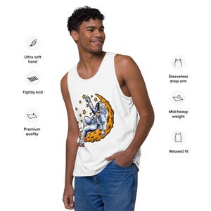 Camiseta sin mangas de astronauta lunar de dibujos animados – Camiseta premium sin mangas para hombre – Camiseta de entrenamiento con gráficos espaciales – Regalo galáctico para él – Camiseta sin mangas de ciencia ficción