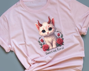 Maglietta dolce ma selvaggia, gattino carino e inquietante, maglietta estetica gotica pastello, maglietta grafica ragazza strana, maglietta gatto gotico kawaii, regalo grunge morbido