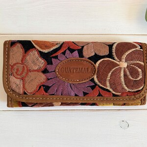 Cartera triple huipil guatemalteca, cartera de flores para mujer, cartera de tela de otoño tejida, organizador de carteras, regalos para ella, cartera única hecha a mano