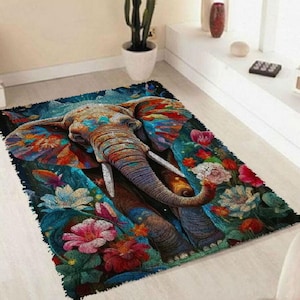 Könnte beinhalten: Ein bunter Teppich mit einem großen, detaillierten Elefanten, der in einem Blumenfeld steht. Der Elefant ist in Blautönen, Grün, Orange und Rot bemalt. Die Blumen sind in verschiedenen Farben, darunter Pink, Lila und Gelb.